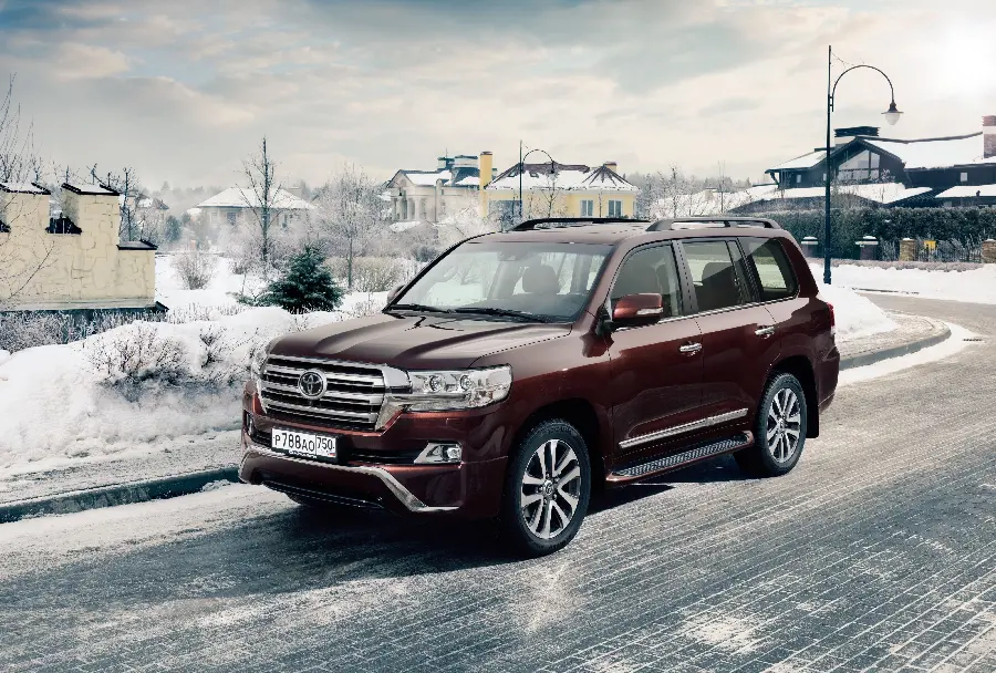 Special wallpaper of Toyota Land Cruiser in winter