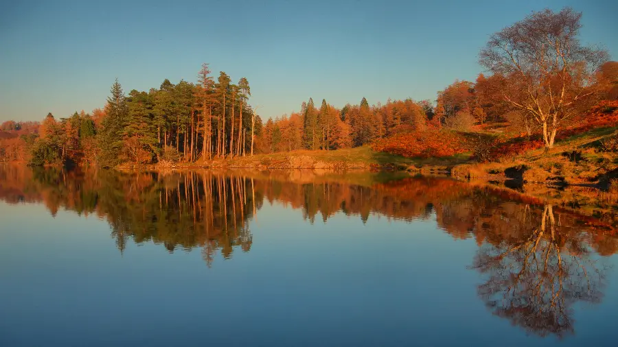 Amazing lake landscape in autumn for Linux background