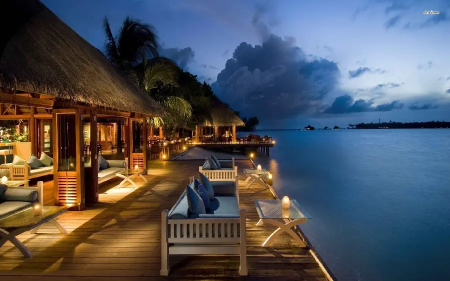 Download a half-half photo of the left side view of the sunny beach house villa and its facilities