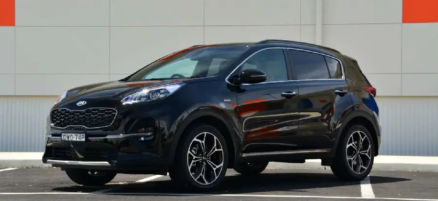 Special view of a black Kia Sportage with silver rims