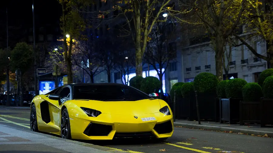 The most viewed image of a yellow Lamborghini at night in full HD quality