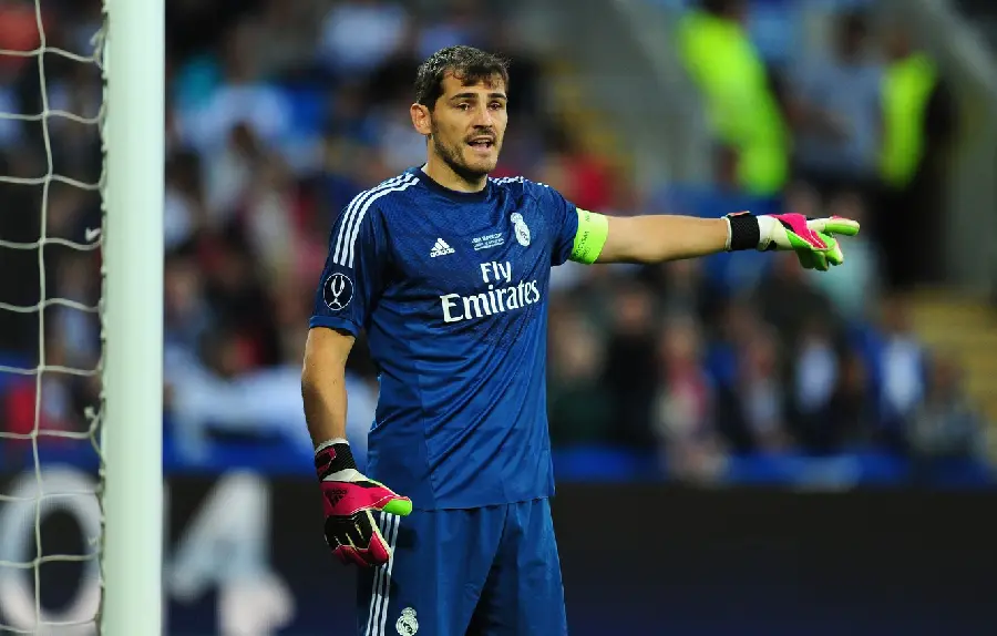 High quality Casillas background next to the goalpost