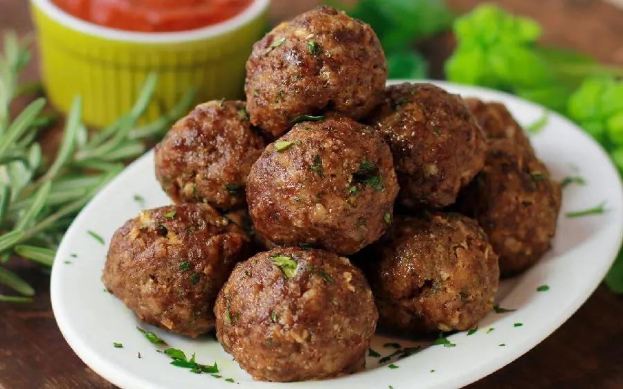 Download high-quality background image of a spectacular and delicious meatball dish