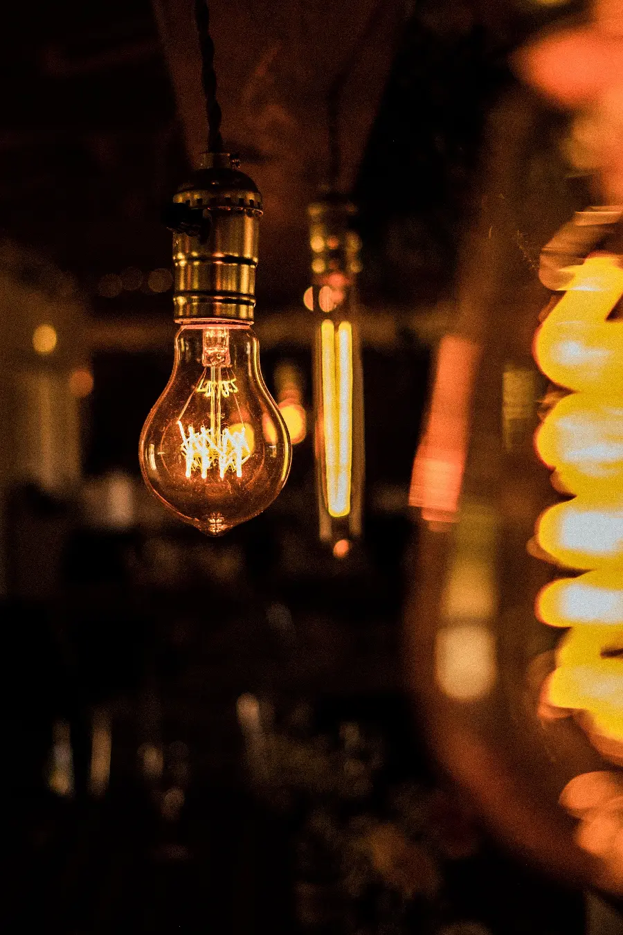 The latest artistic profile photo with a special quality light bulb design