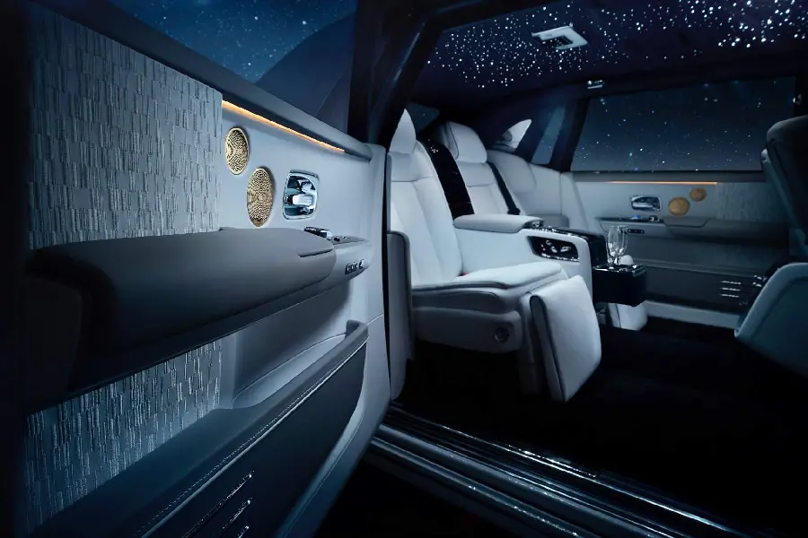 Download exciting background of doors and special seats inside a Rolls-Royce