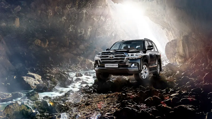 Black Toyota Land Cruiser SUV wallpaper