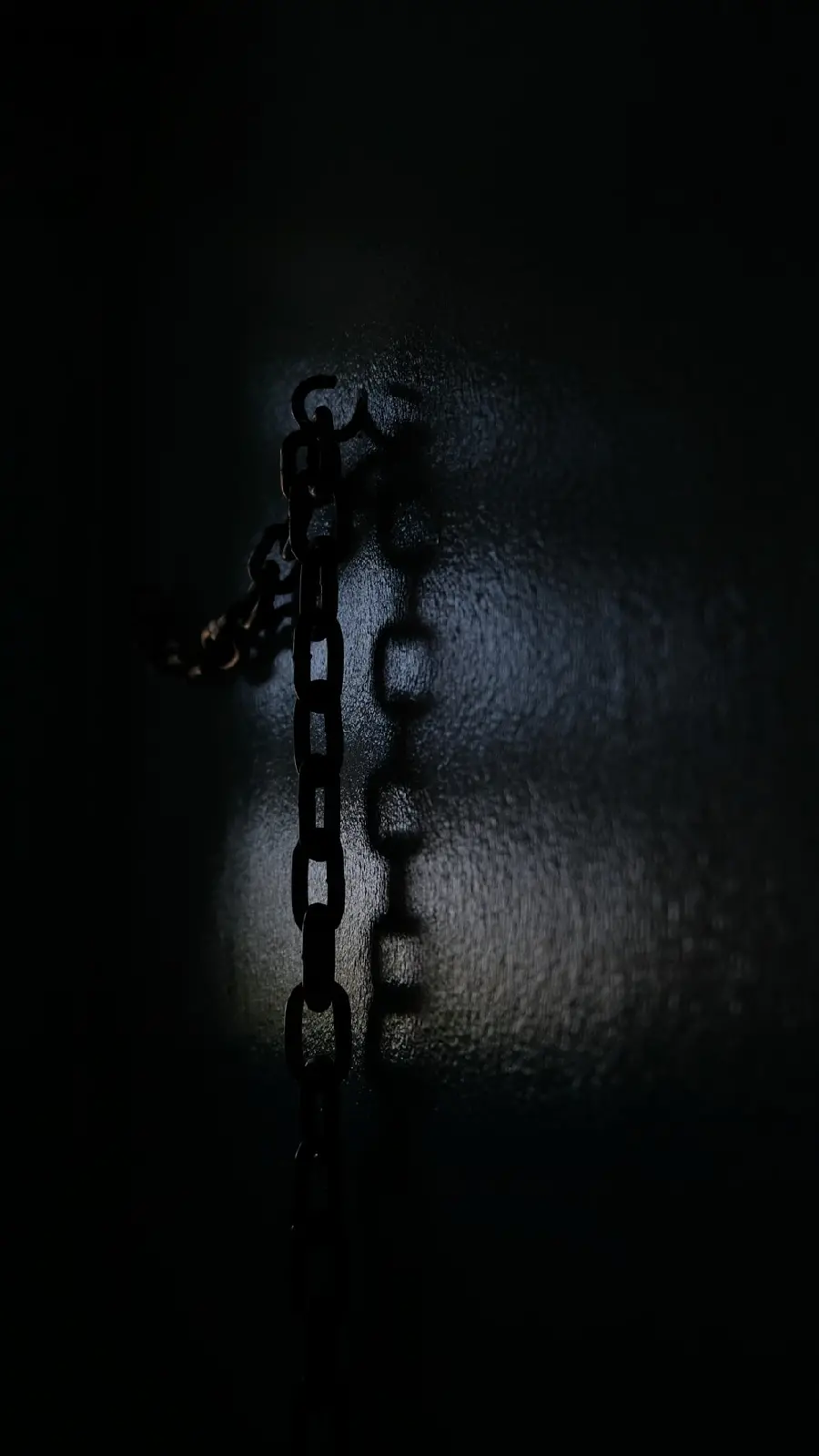 Dark Theme Chain Wallpaper for Computer 