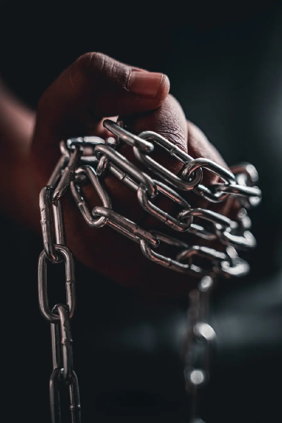 Most Viewed Powerful Chain in Hand Wallpaper for Windows 11