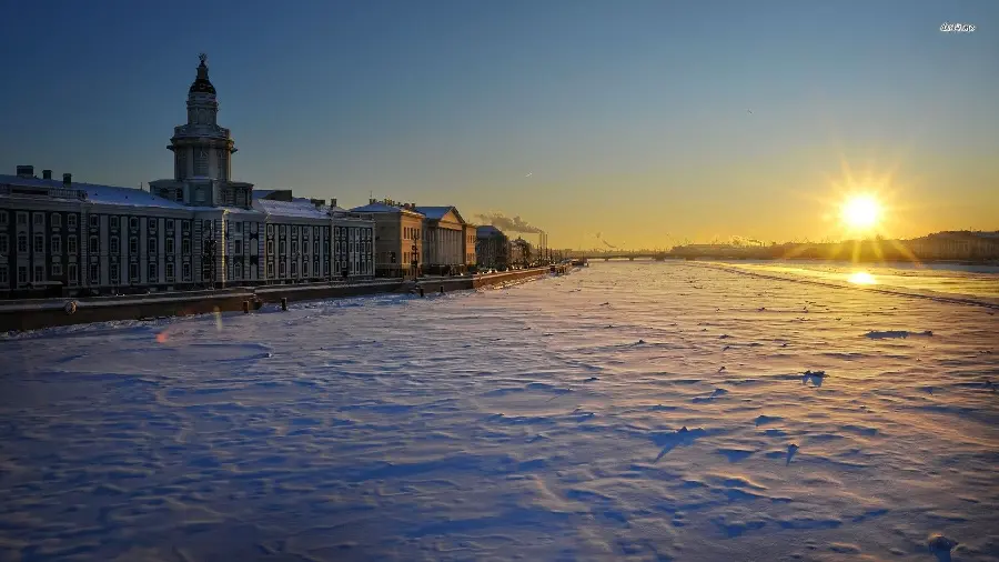 Back Grand beautiful sunrise in St. Petersburg