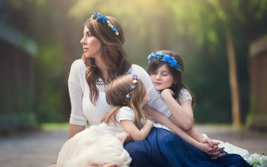 Interesting Profile Picture of Mother and Daughter Set in HD Quality