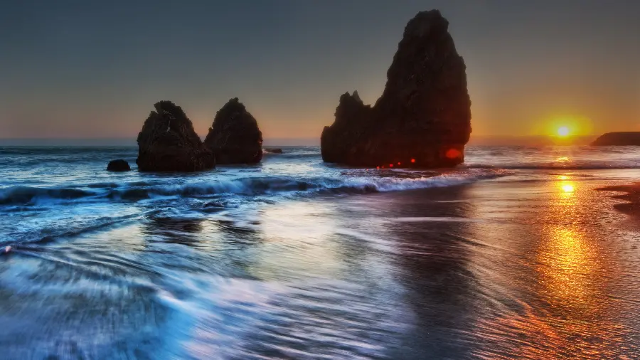 A masterpiece wallpaper of a beautiful sea view for a laptop