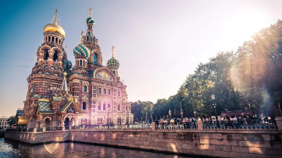 Profile photo of St. Petersburg from the view of the Church of the Savior on Spilled Blood