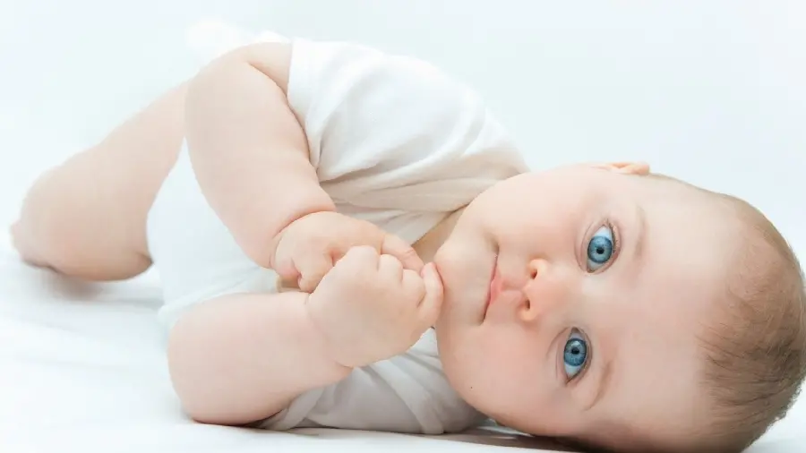 Cute and lovely baby wallpaper for mother's phone 2022
