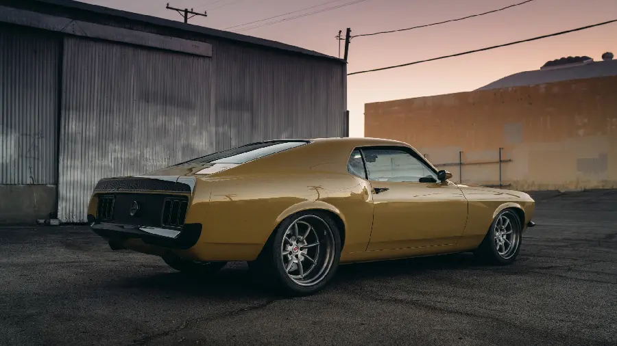  Masterpiece background of an old cream-colored car in HD quality 