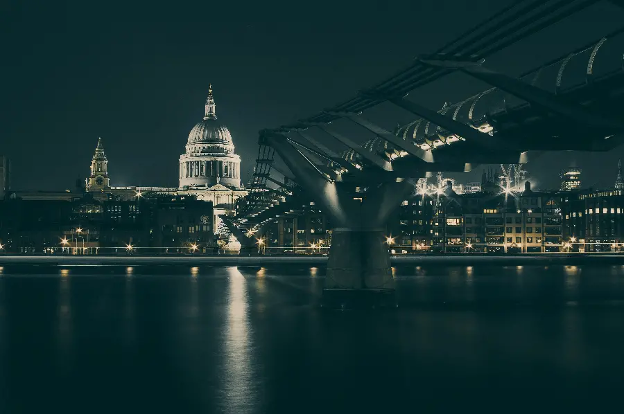 Download a familiar city photo with ancient buildings and a bridge in the dark night