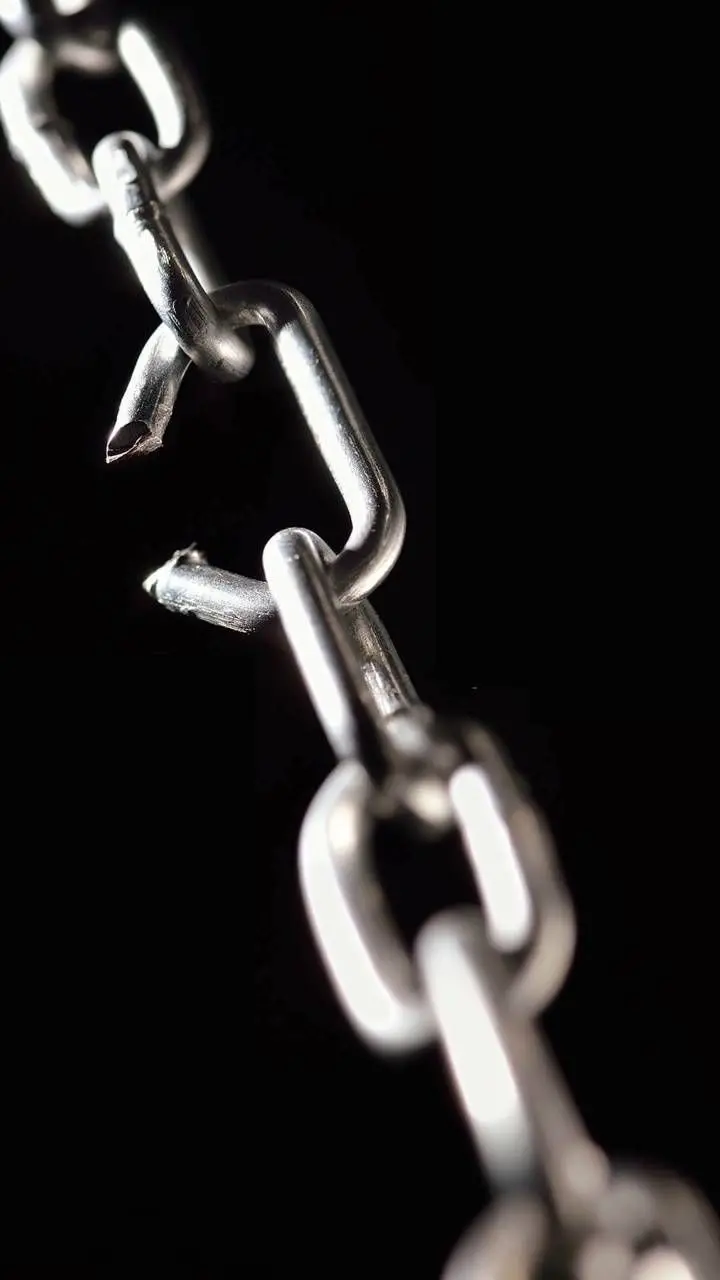 Download the clearest Chain Breaking Wallpaper with a black background