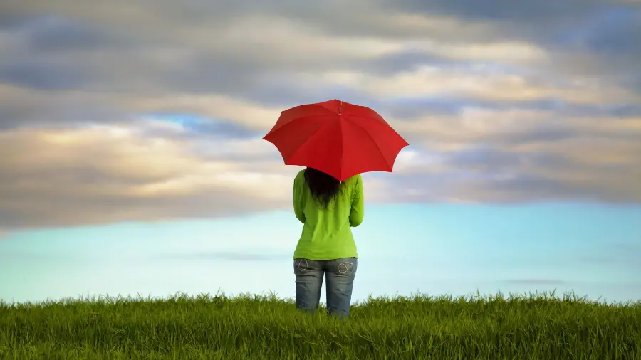 New wallpaper of a lonely girl with a red umbrella in size 3840 × 2160