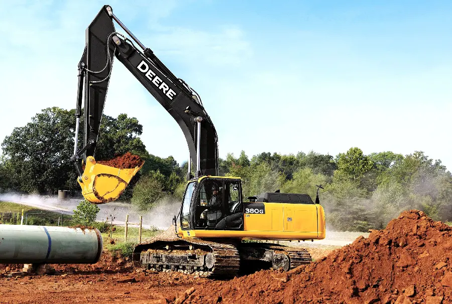 Monster excavator image from DEERE in yellow and black