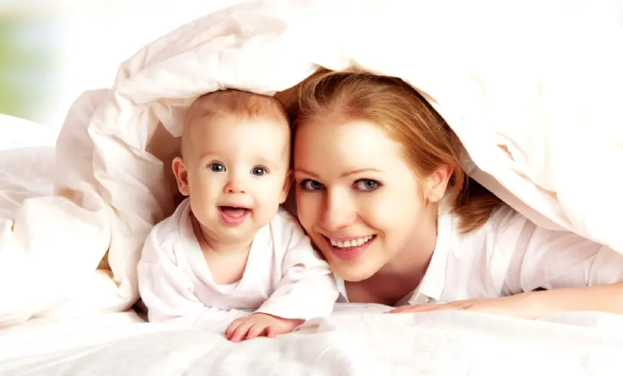 Spectacular Laptop Background with HD Design of Mother and Little Baby