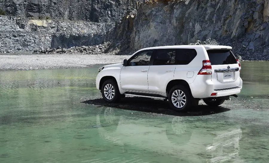 Download beautiful image of Toyota SUV