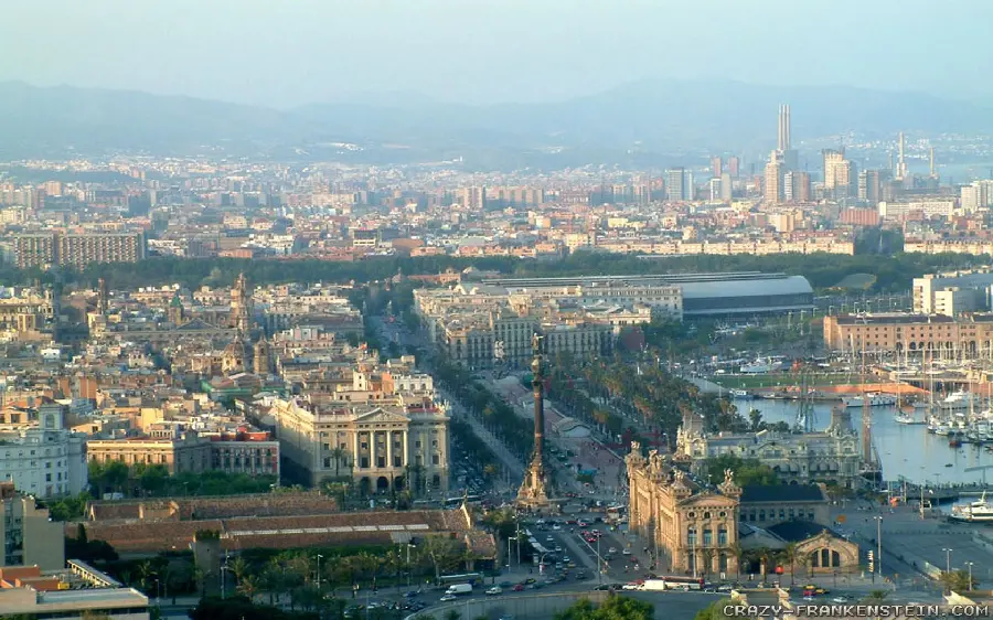 A lovely background photo of the statue of Christoph Klemp in the city square of Barcelona
