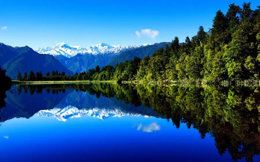 Dreamy wallpaper of lush nature by the lake for Windows 12