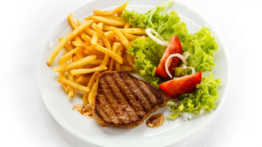  Steak with vegetables fries
