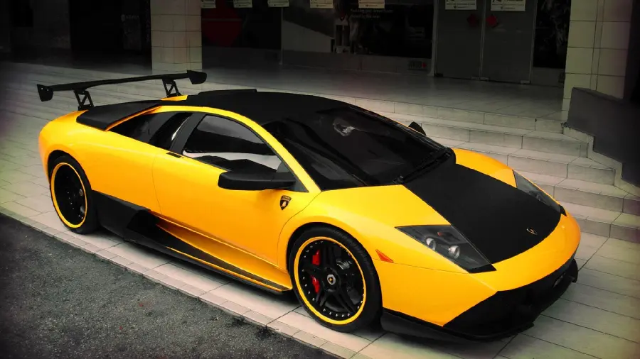 Download a cool and attractive photo of a yellow Lamborghini car for laptop wallpaper 