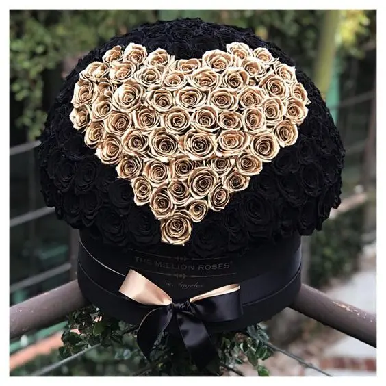Heart-shaped gold flower poster with black flowers around it, suitable for gift boxes