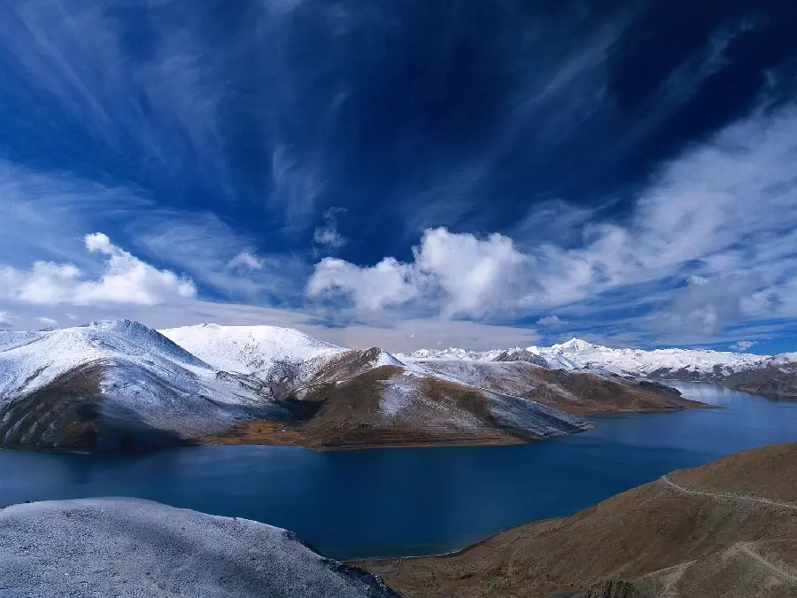 Download special photo of nature around the mountain range in Full HD quality 