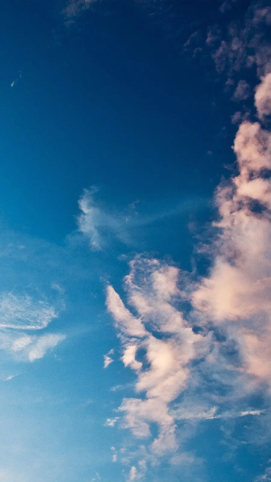 Special natural mobile background image of a sky with scattered clouds on the right side with high quality