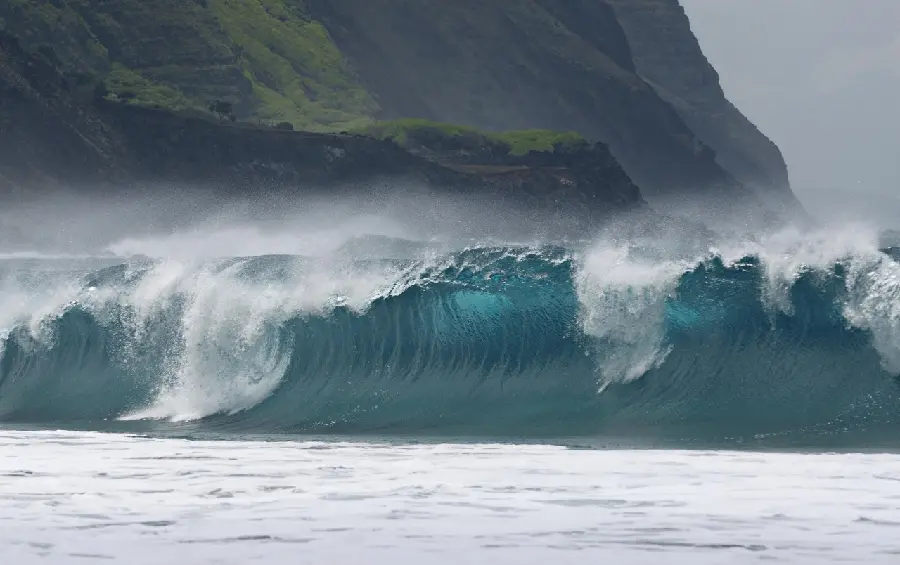 Imagine background of surfing raging waters
