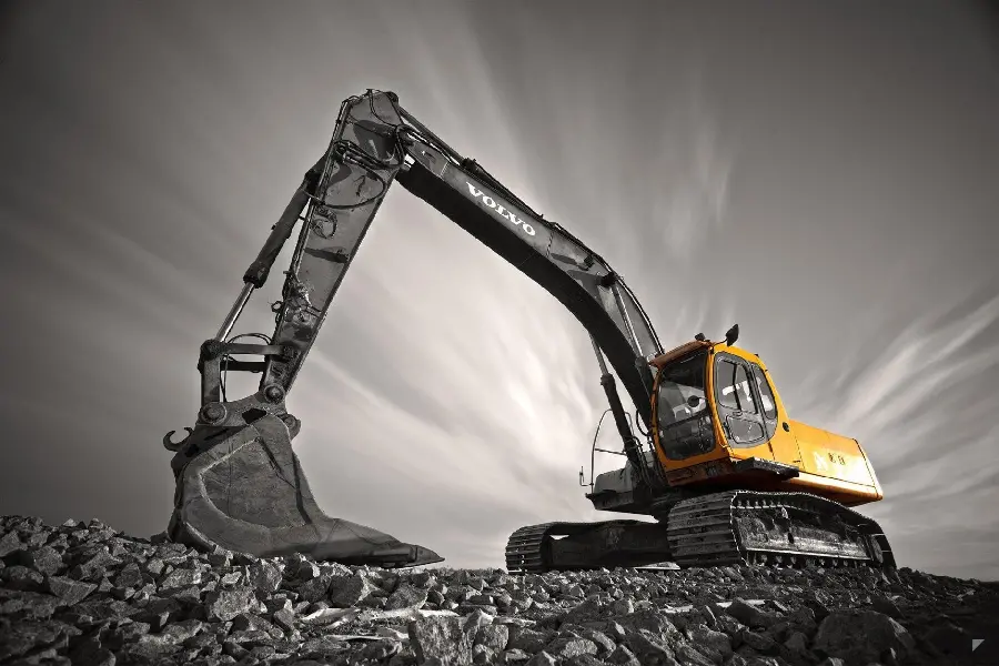 Interesting picture of a huge excavator for uploading to the site