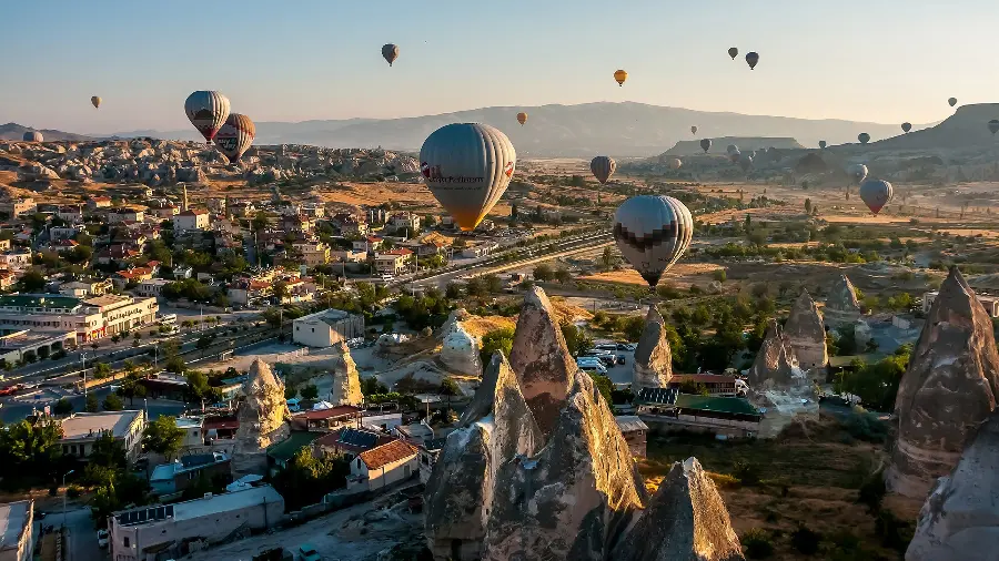 Download high-quality photos of foreign tourist tours