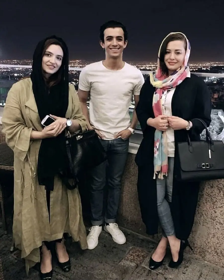 Ali Shadman photo with Mehrah Sharifinia and Gelareh Abbasi, suitable for background