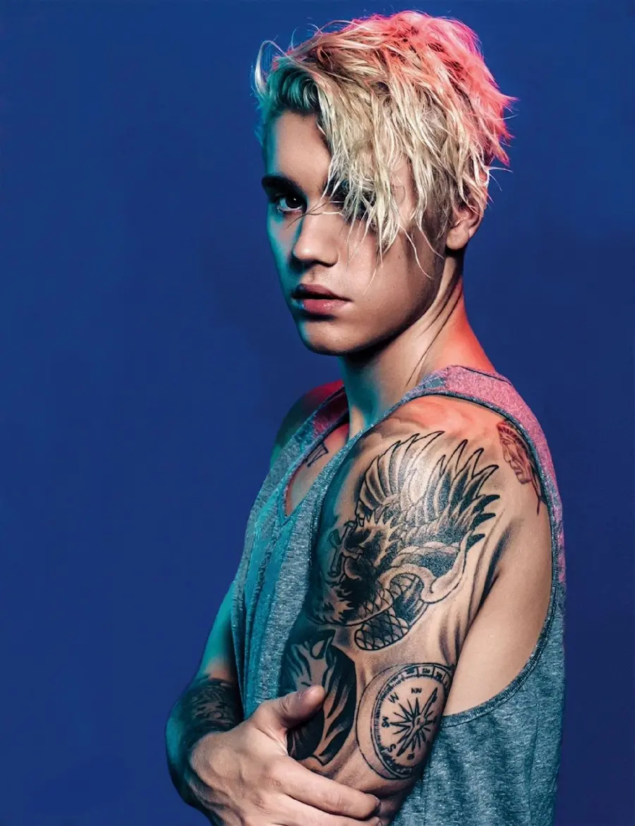The most viewed Justin Bieber wallpaper with an attractive face and golden hair 