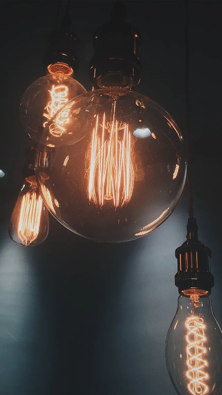The hottest bright lamp wallpaper for Windows in 8k quality