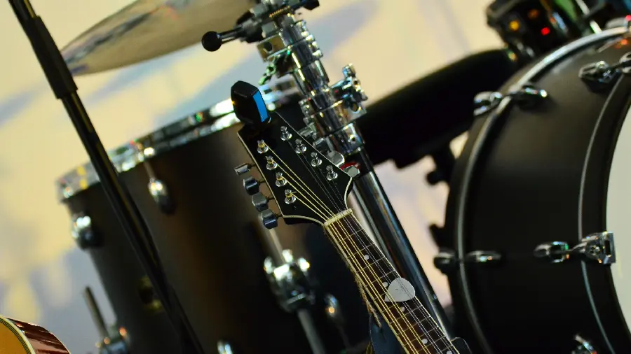 Interesting and Professional Wallpaper of Musical Instruments for Computer Background