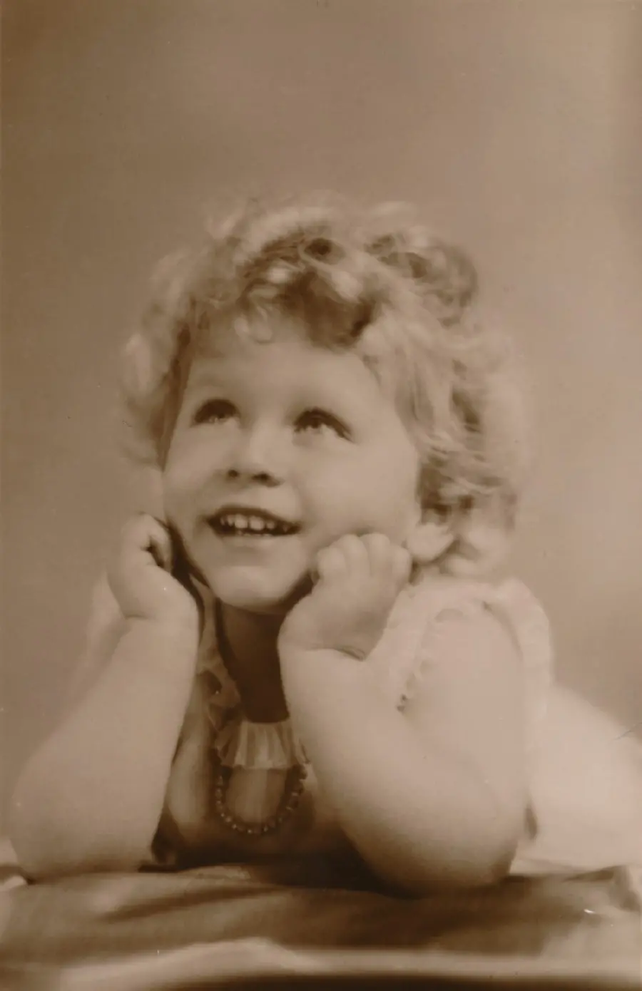 Most viewed HD photo of Queen Elizabeth's childhood for Instagram 