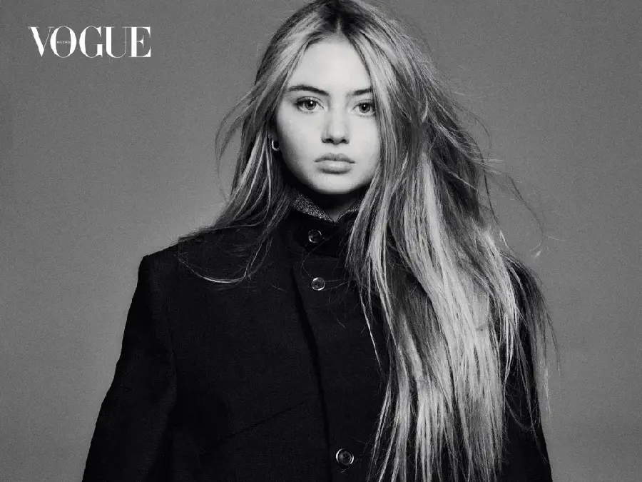 Leni Klum's journal picture with a black and white theme in Full HD quality 