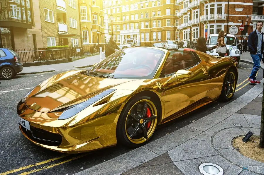 The most attractive image of a golden Ferrari car as a Windows 11 background