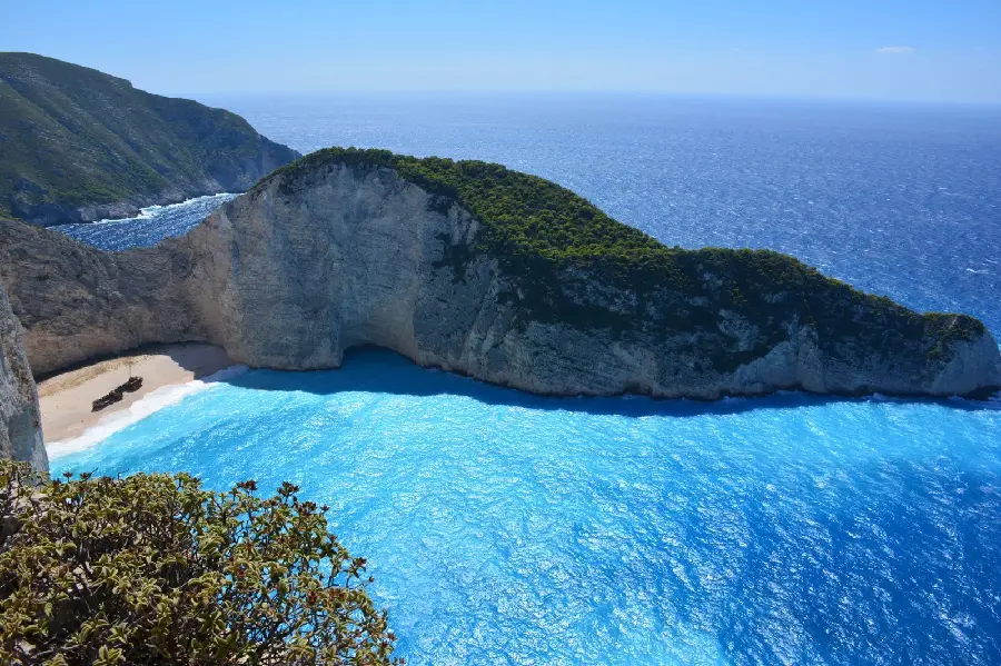Download the unique laptop wallpaper of the turquoise blue ocean and the vast mountains in HD quality