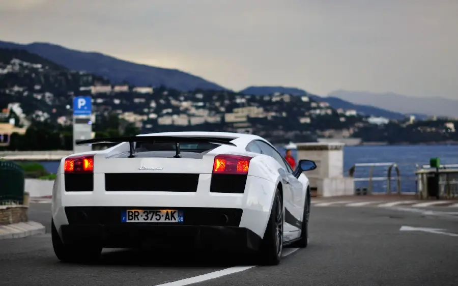Download the masterpiece background of the Lamborghini Gallardo in Full HD quality