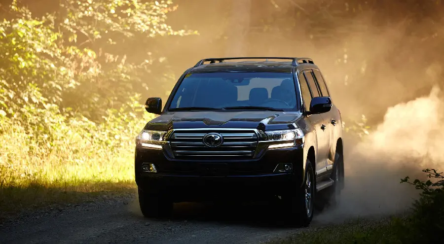 Image of powerful Toyota Land Cruiser SUV
