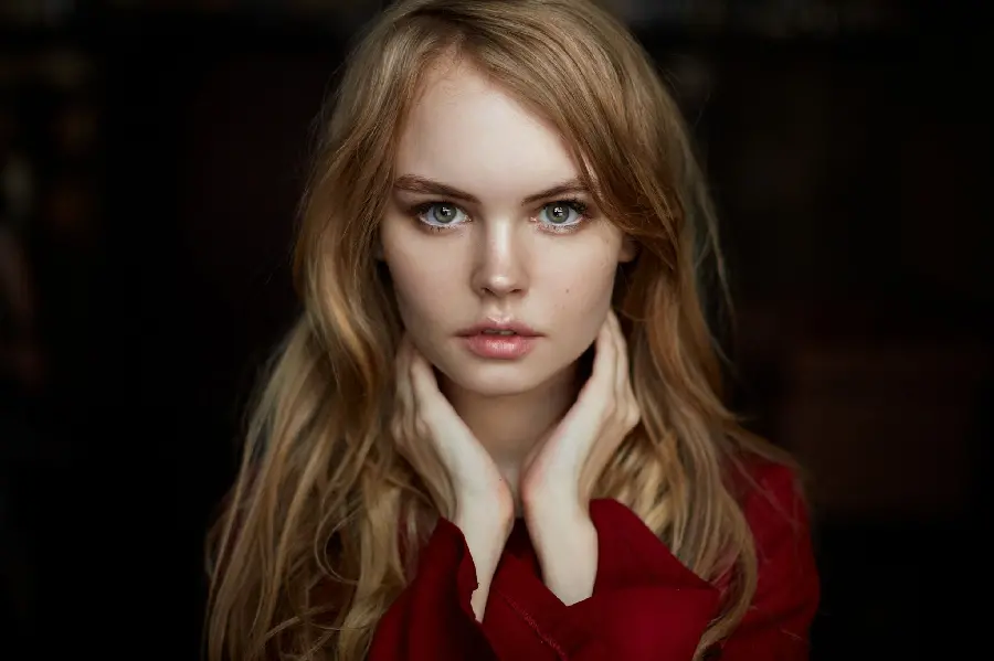 Interesting background photo of a beautiful haired girl with a special figure and a spicy burgundy dress Suitable for WhatsApp profile in HD quality