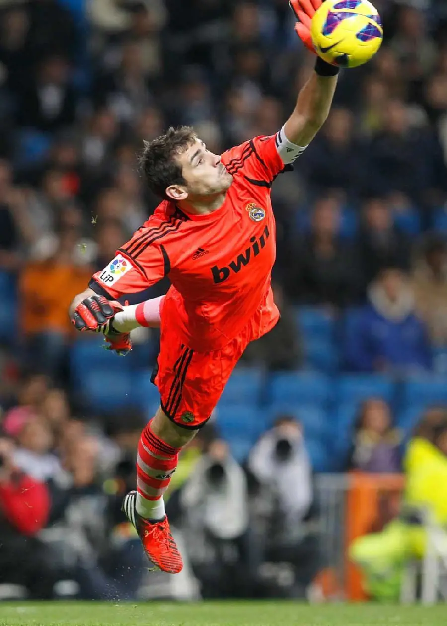 Casillas Catching the Ball Suitable for Wallpaper