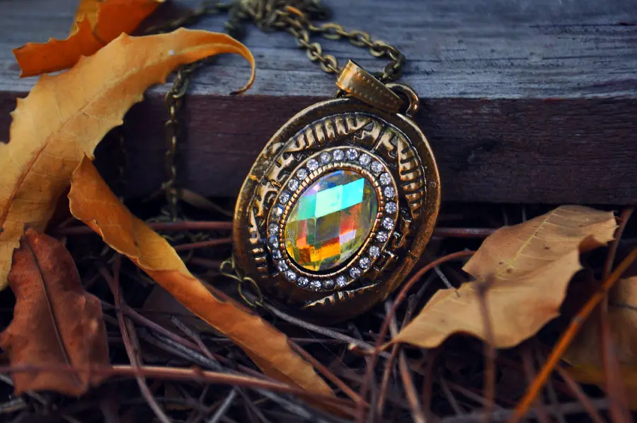 Amazing Stock Photo of the Most Beautiful Seven-Color Diamond Necklace 2022
