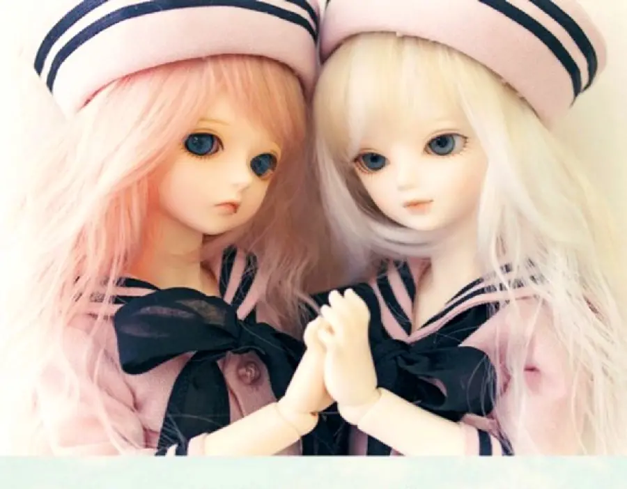 Full HD profile photo of a friend with two cute girl dolls