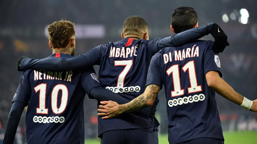 Download the background of Neymar and Mbappe and another striker of Paris Saint-Germain