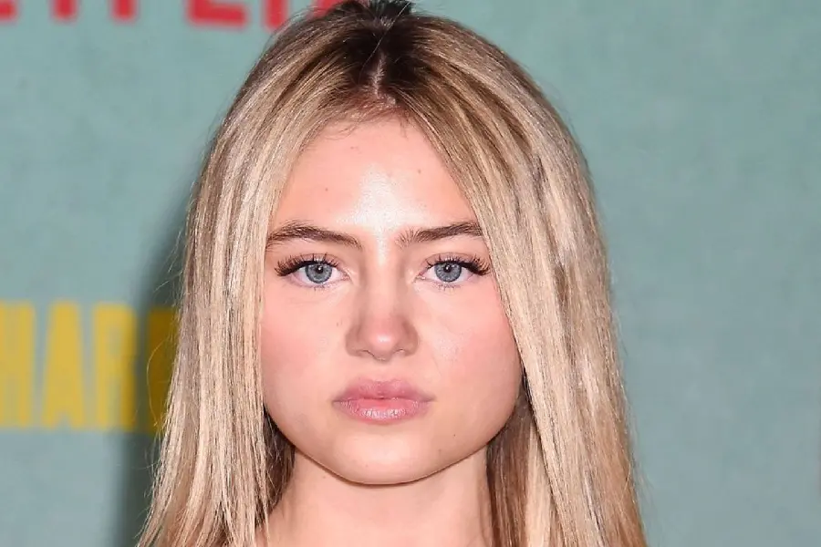 Beautiful Close-up Photo of Lennie Klum with Golden Hair in Full HD Quality